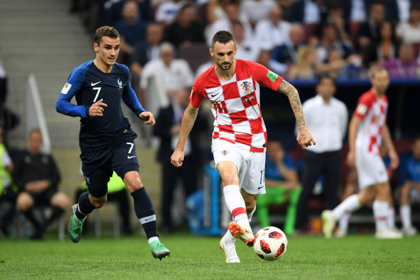 中场而导致 中场而导致